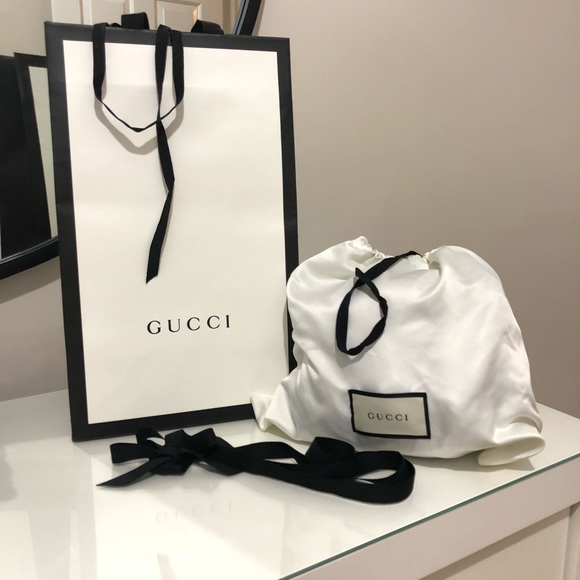 gucci paper bag white